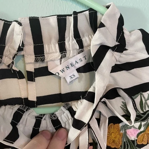 EUC Downeast striped embroidered short sleeve blouse - Picture 5 of 6